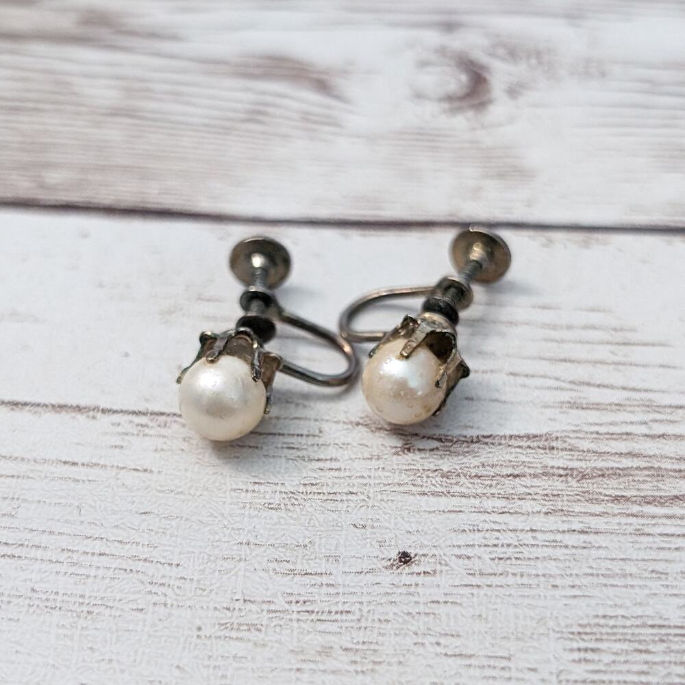 Vintage Screw On Earrings Small Faux Pearl - Condition Issues - Picture 4 of 10